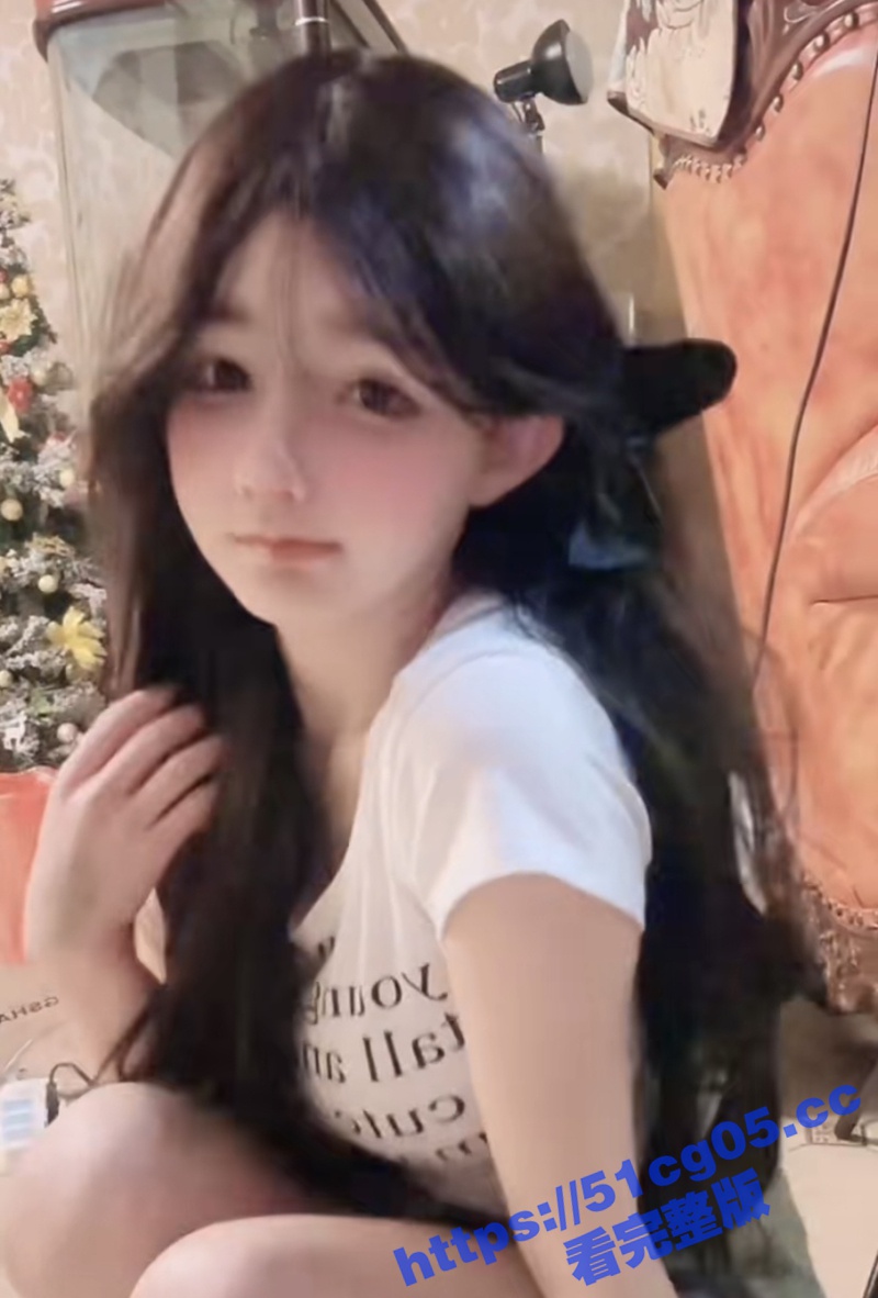最美极品爆乳女神香草少女 微博甜美网红甜乙女 高价定制私拍泄密 紫色邻家少女自慰喷水！