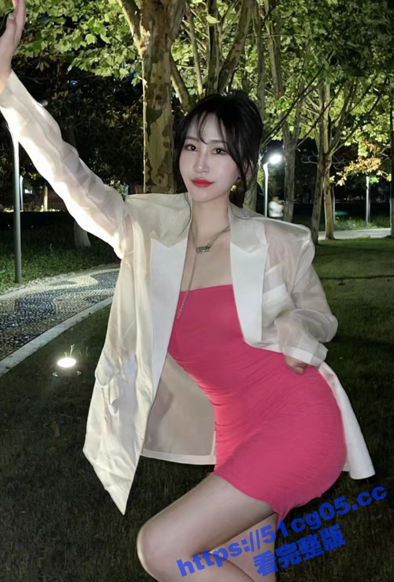 姐弟乱伦！我的极品姐姐 刚下班回家的主播姐姐就被我拉到墙边撕破丝袜后入 淫水狂喷