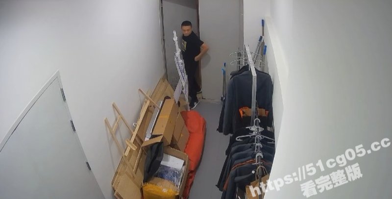成都银泰城惊现喷射战相关图片