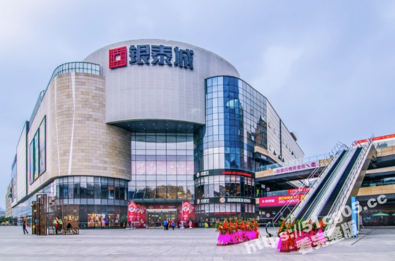 成都银泰城惊现喷射战相关图片