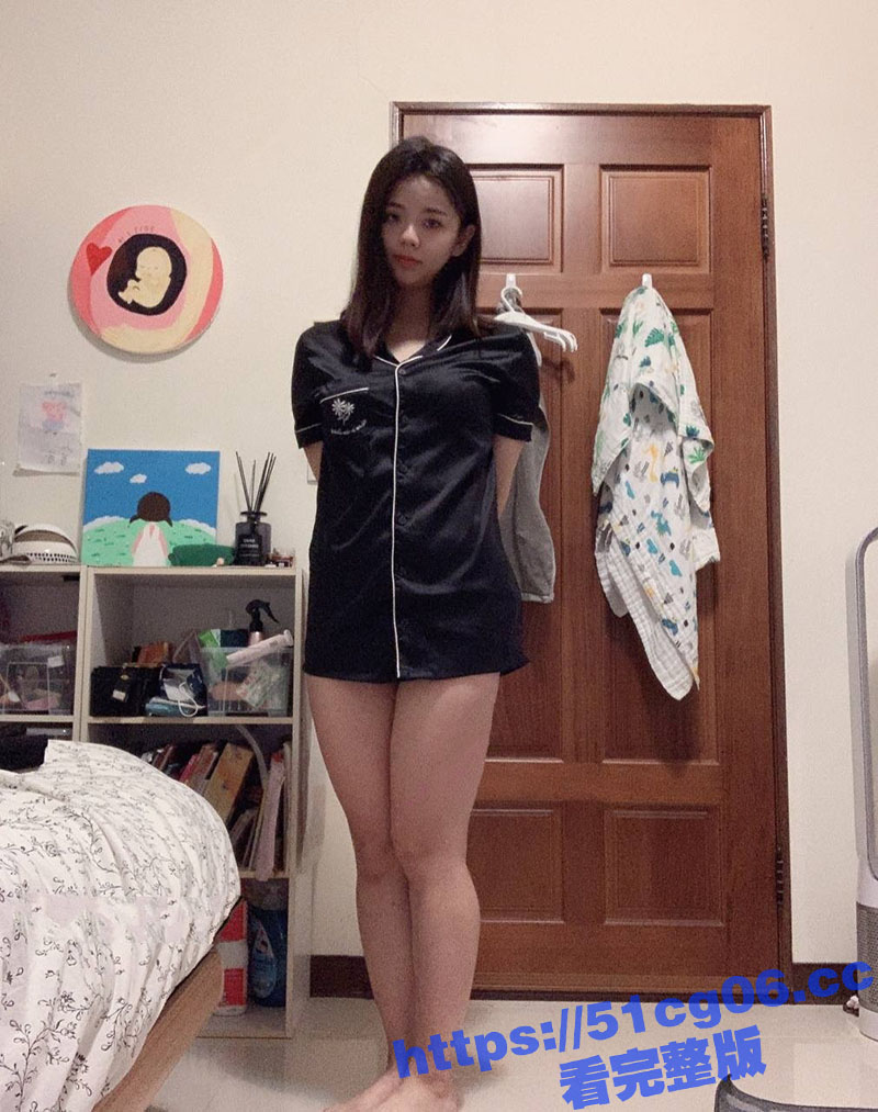 身材微胖的极品反差学相关图片