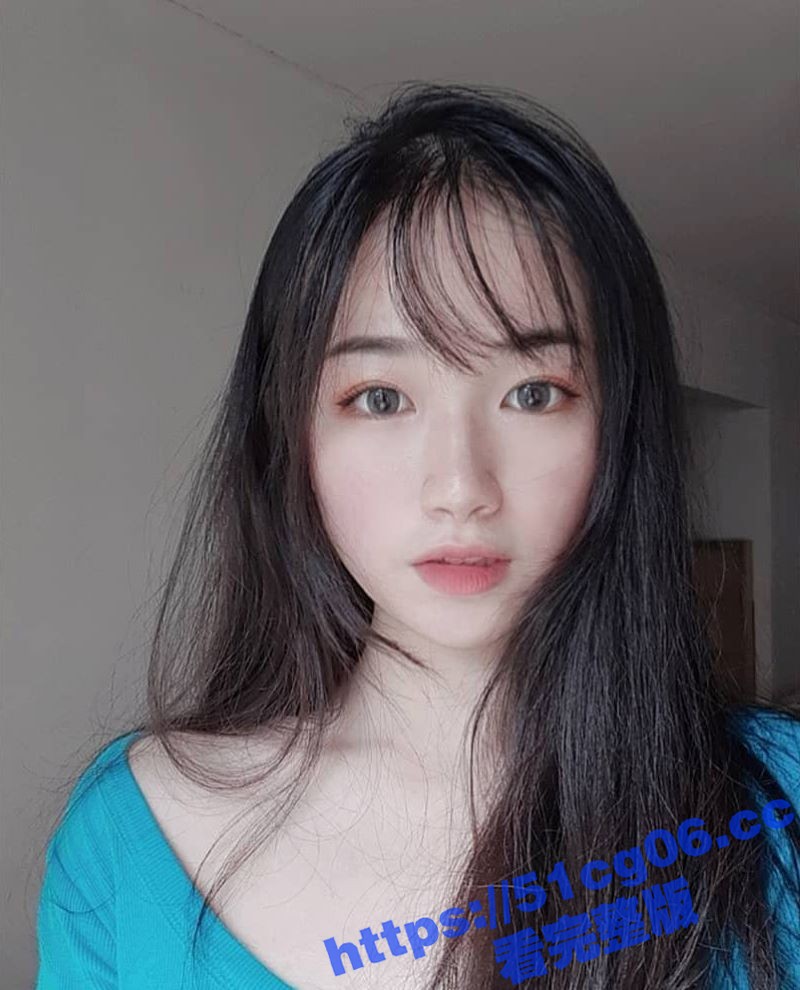 某公司线上招聘模特 视频面试套路应试大学妹黄某惠 展示粉嫩的奶子完美胸型