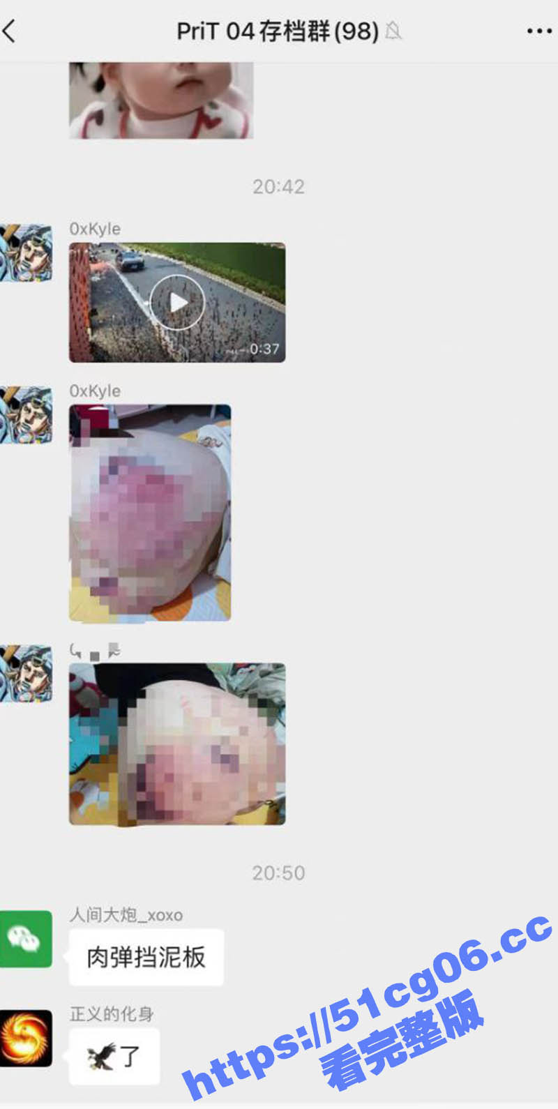 痛痛痛！小姐姐坐摩托车不小心一屁股坐到后轮胎上 蜜桃臀被后车轮磨得满目疮痍 差点烂了屁股