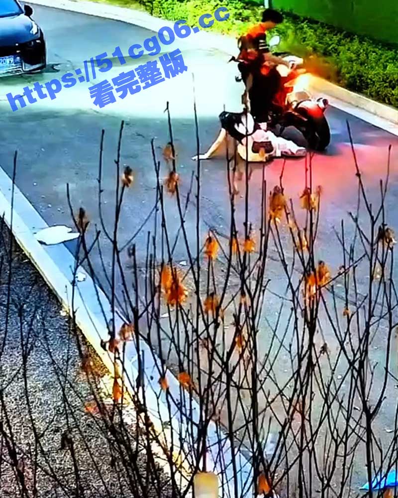 痛痛痛！小姐姐坐摩托相关图片