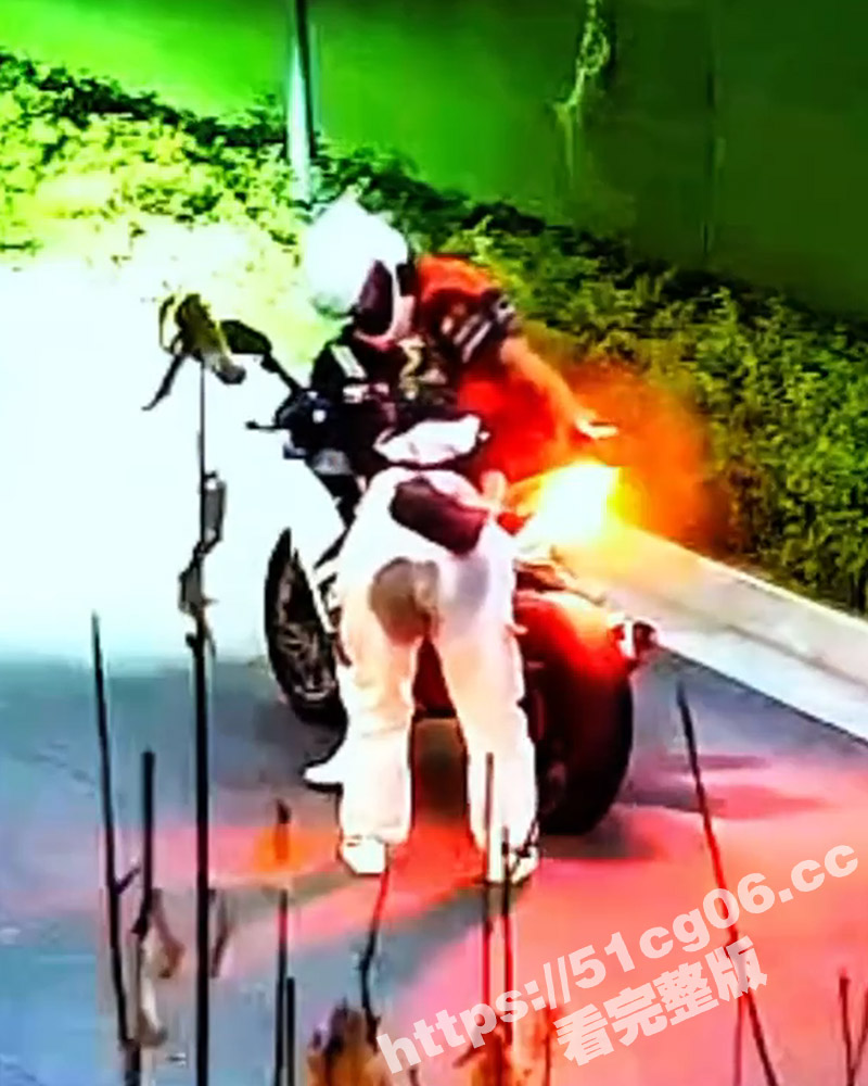 痛痛痛！小姐姐坐摩托相关图片