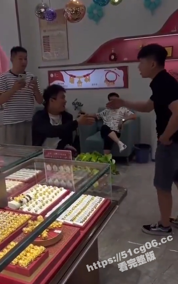 混混选择打假赛道！网相关图片