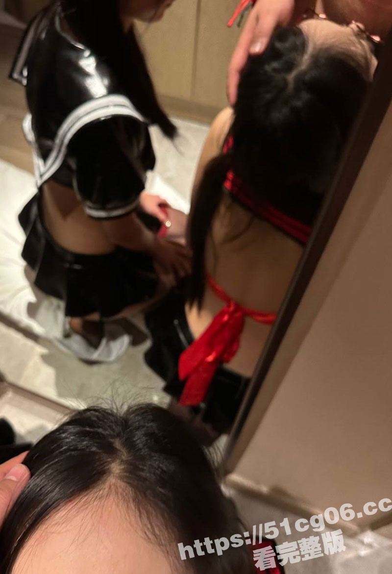 推特约炮大神 YuW相关图片