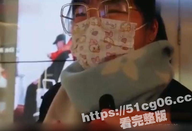 街头采访！天上飞机飞的高 地下眼镜妹属于最骚 这句话果然名不虚传 只要操爽了射哪里都可以！