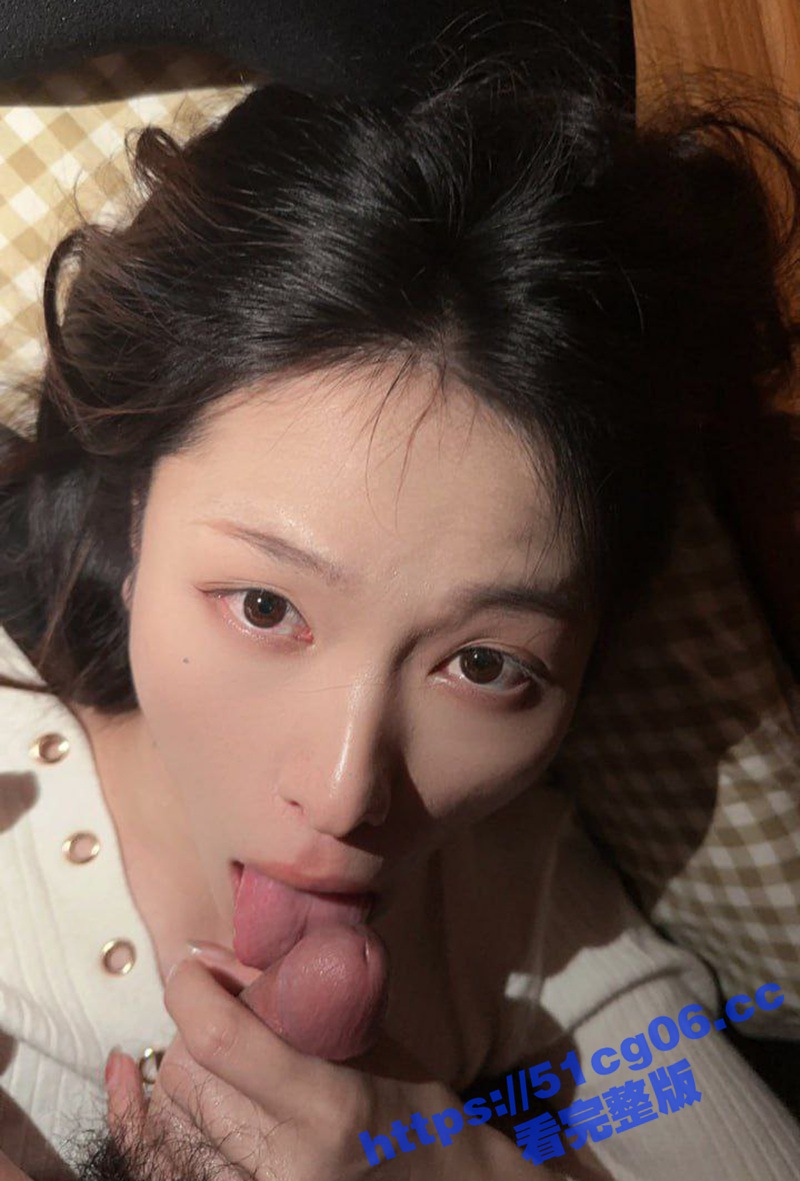 超高颜值反差婊口交吃相关图片