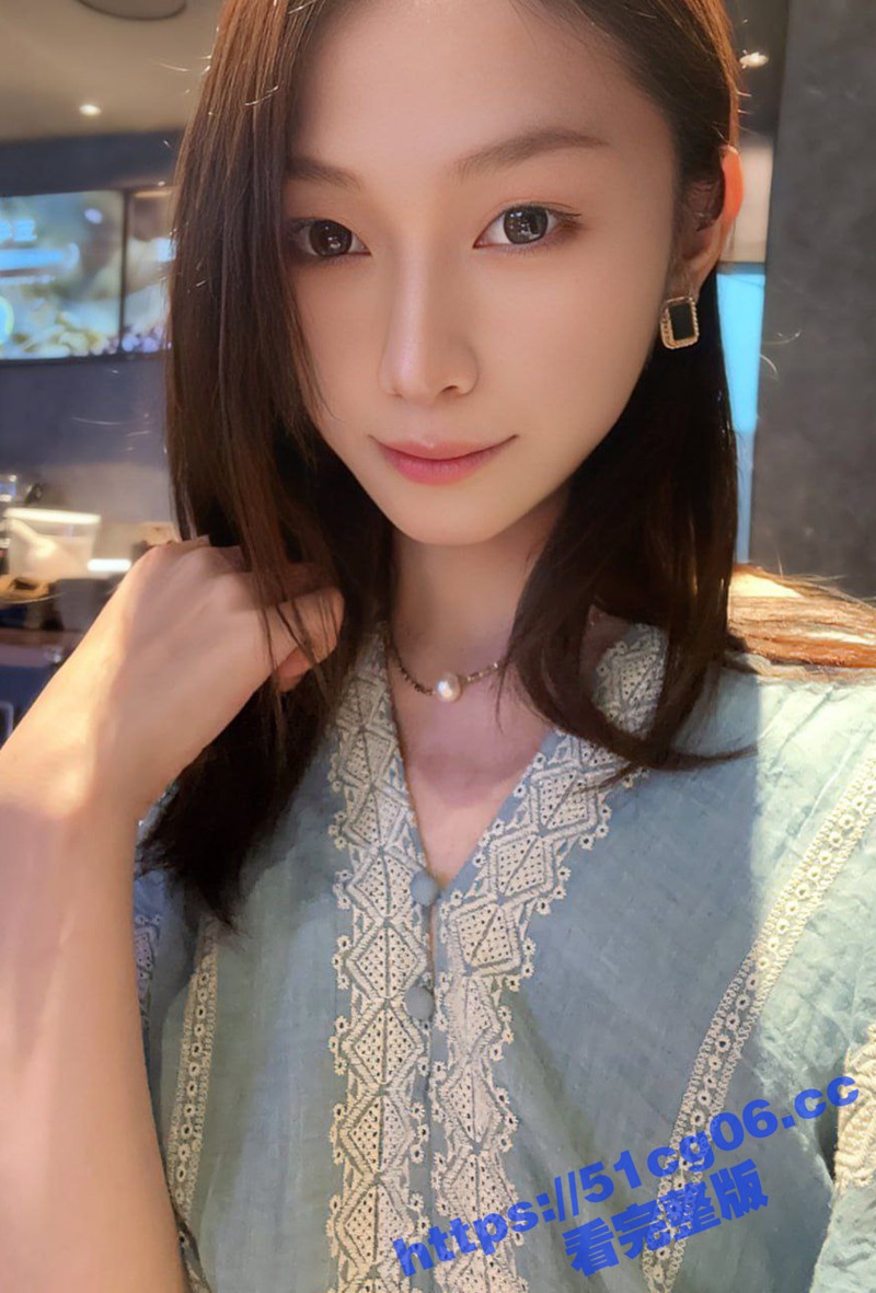 超高颜值反差婊口交吃相关图片