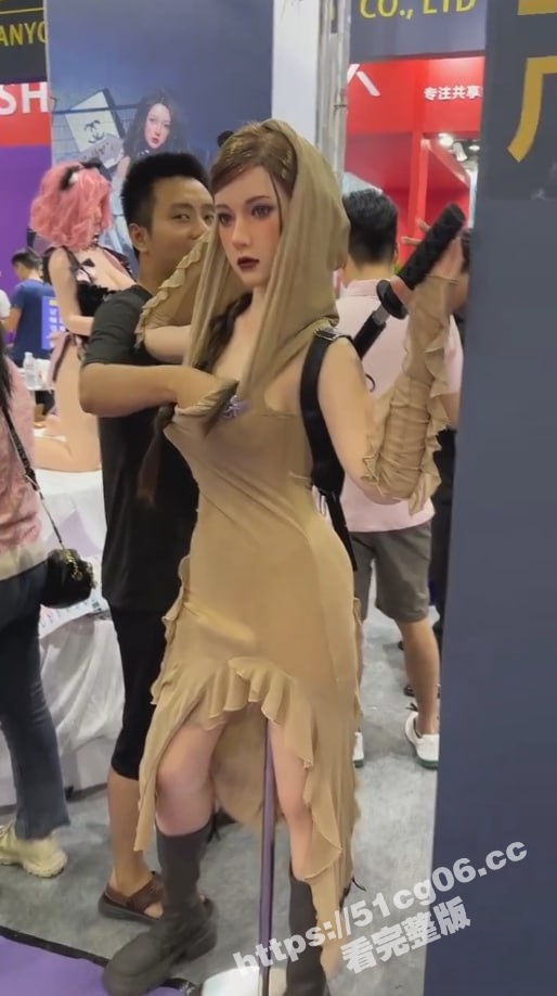 哥们是真饿了！成人展相关图片
