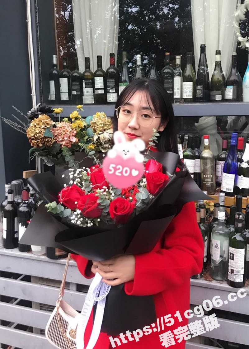 青岛清纯学生妹 程熙瞳 小小年轻已经被调教成母狗一只 户外露出 车震 黑丝 情趣样样精通！