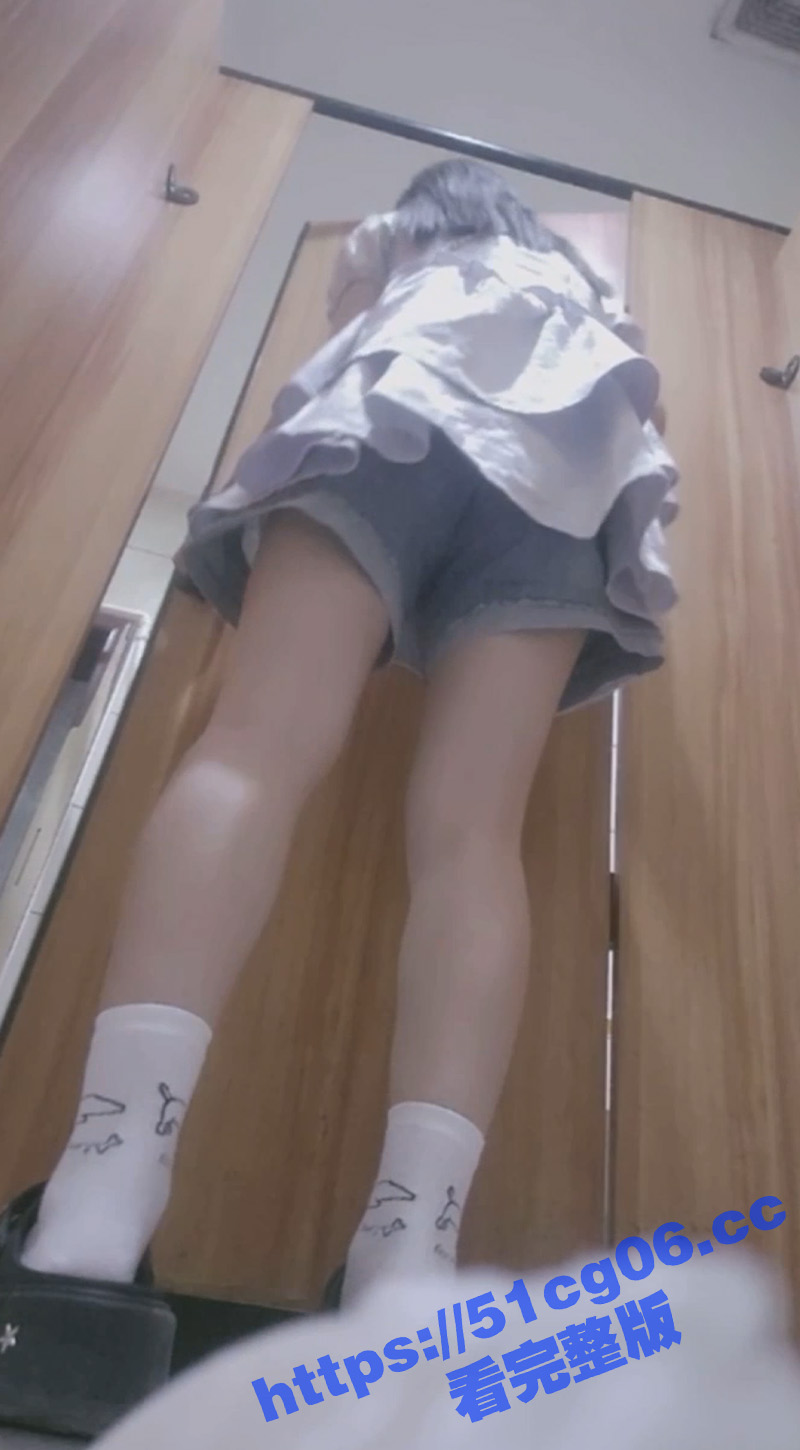 美少女专场！女厕偷拍相关图片