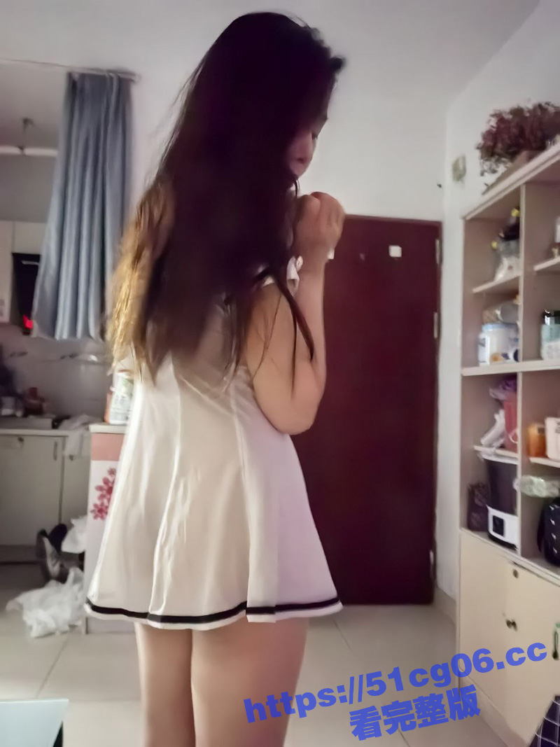 广东36D大奶骚妇高华琴 身材纤细的风骚母狗 用嘴当飞机杯 被暴力深喉猛插 最喜欢玩多人群p
