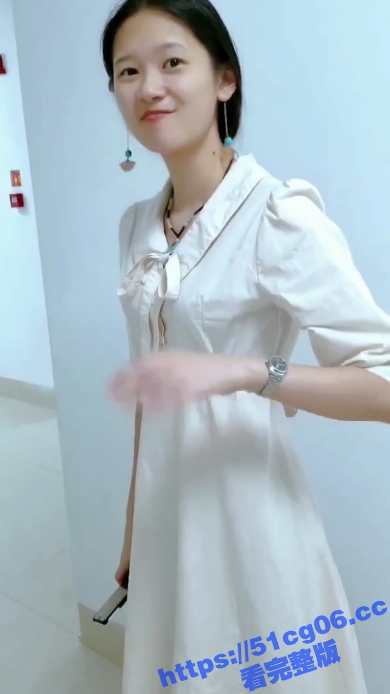 公司女厕所偷拍妹子尿相关图片