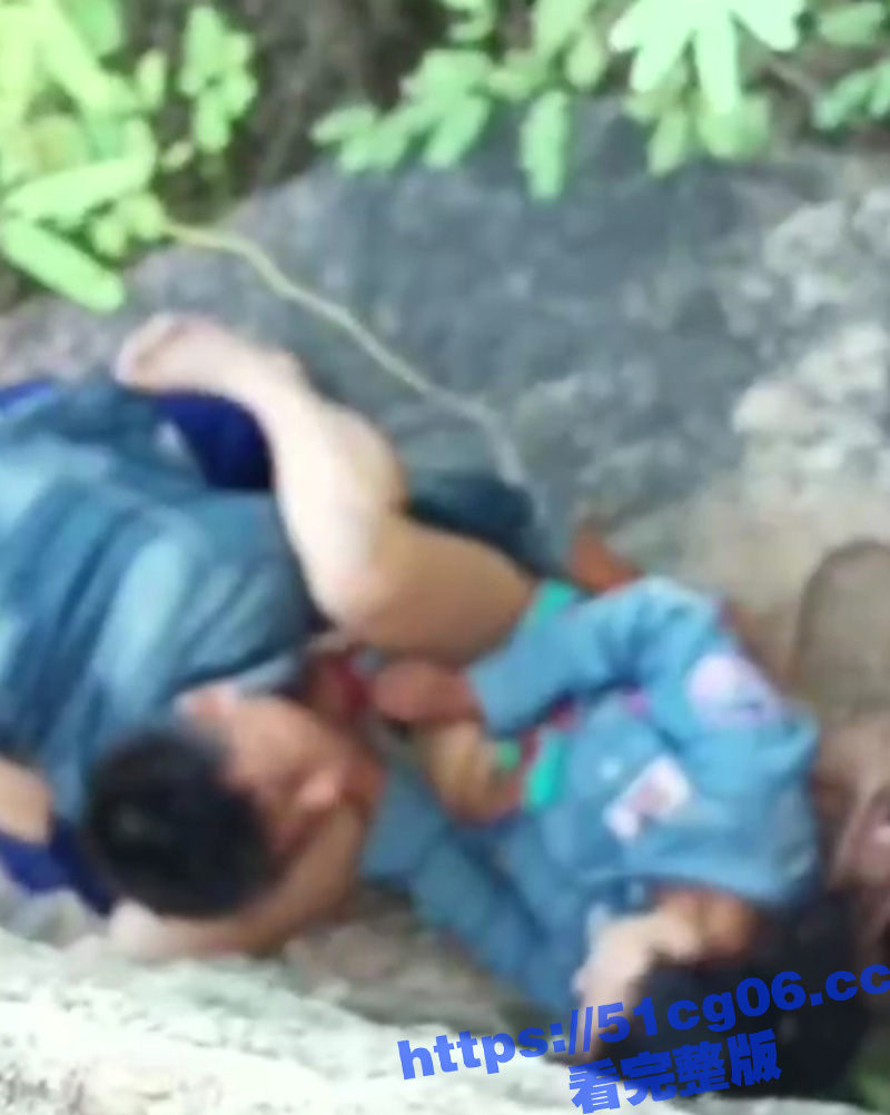 登山偶然发现女男偷情相关图片