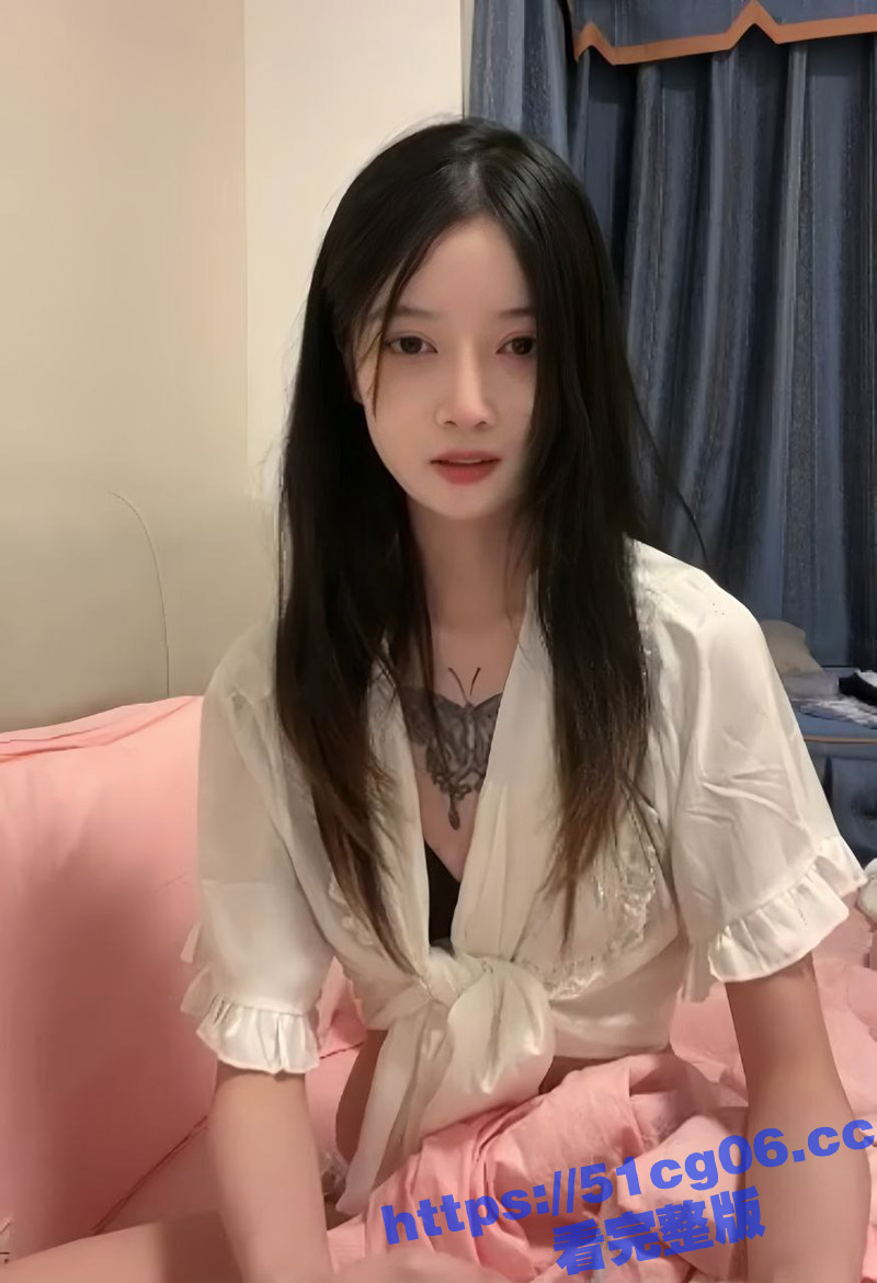 周口师范学院 校花级女神小蝴蝶飞下海 极品颜值身材一流 外表清纯床上骚的很 和男友兄弟3P视频流出
