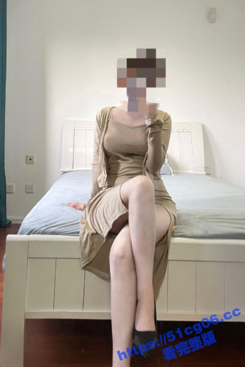 大学生女租客肉偿抵租金 和黑丝租客炮火连天的一天 各种姿势应有尽有
