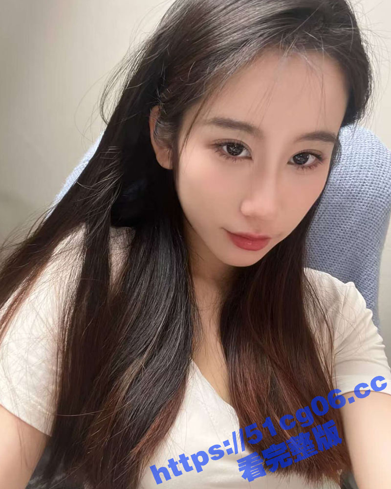 颜值瑜伽美女被金主保养 小穴被金主爆操输出流出超多淫水 最后口爆吞精 射了满满的一脸精液 看着好爽