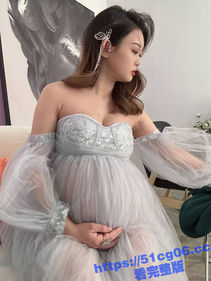 绿帽男淫妻分享 在单相关图片