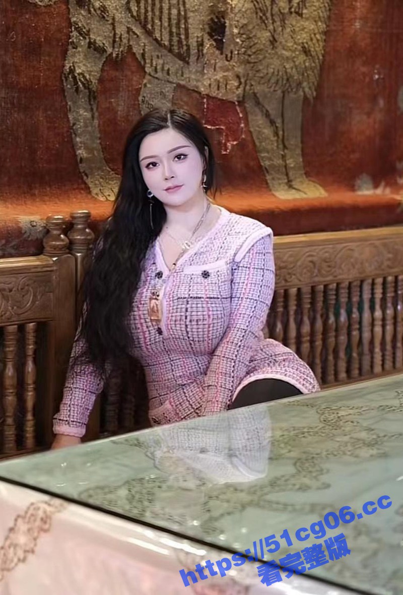 抖音爆乳网红 刘雯房相关图片