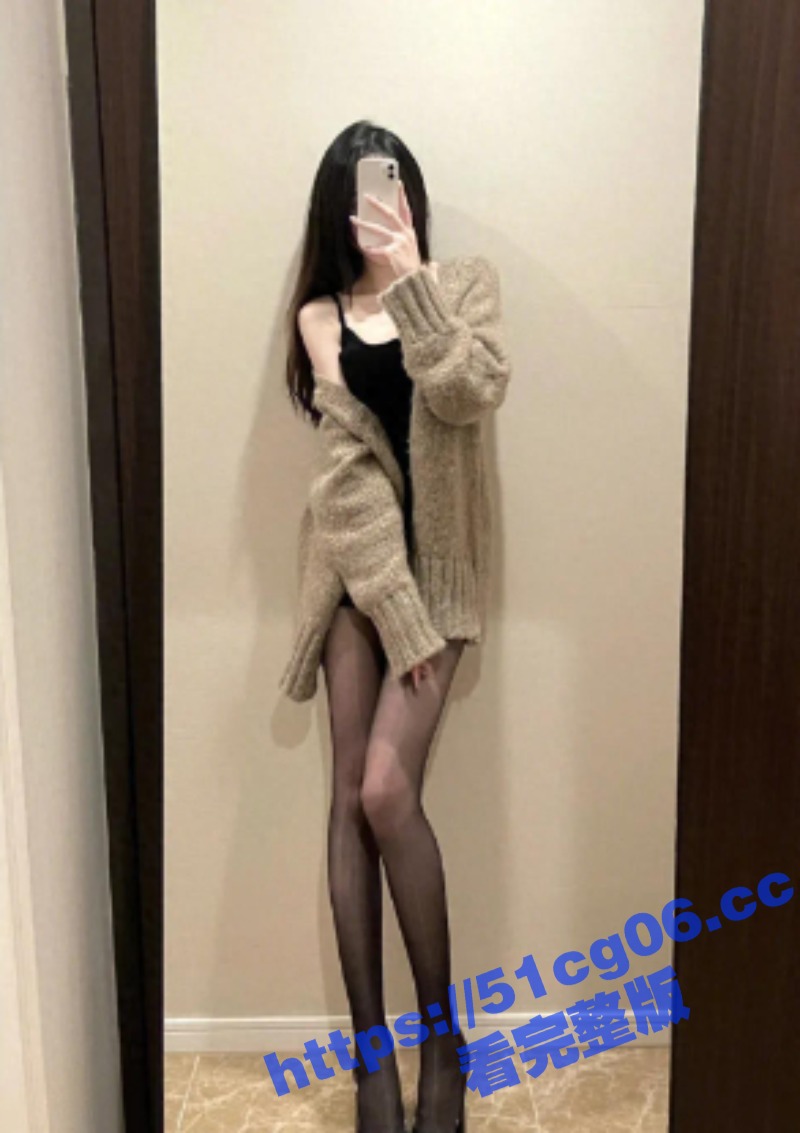 故意操嫂子给表姐听 淫荡的叫声被表姐听到后 饥渴难耐的她也加入了战斗