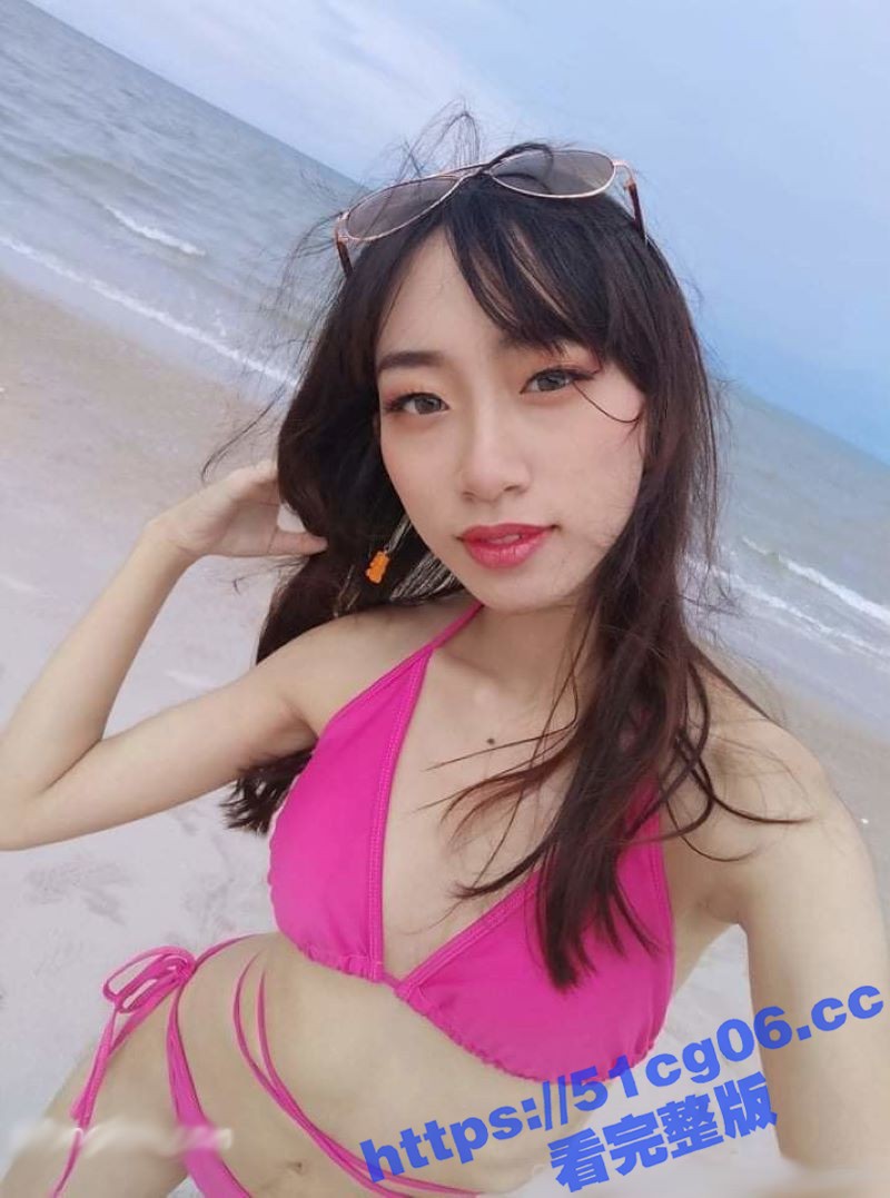 极品清纯眼镜妹自拍 相关图片