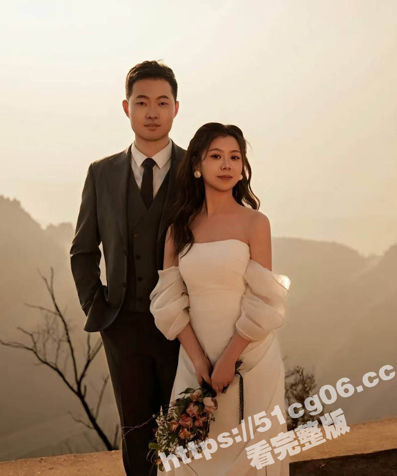 西安已婚人妻母狗被曝光 骚货结婚的前一天还偷偷的在跟炮友打炮 撅个大腚被操出超多黏黏糊糊的白浆