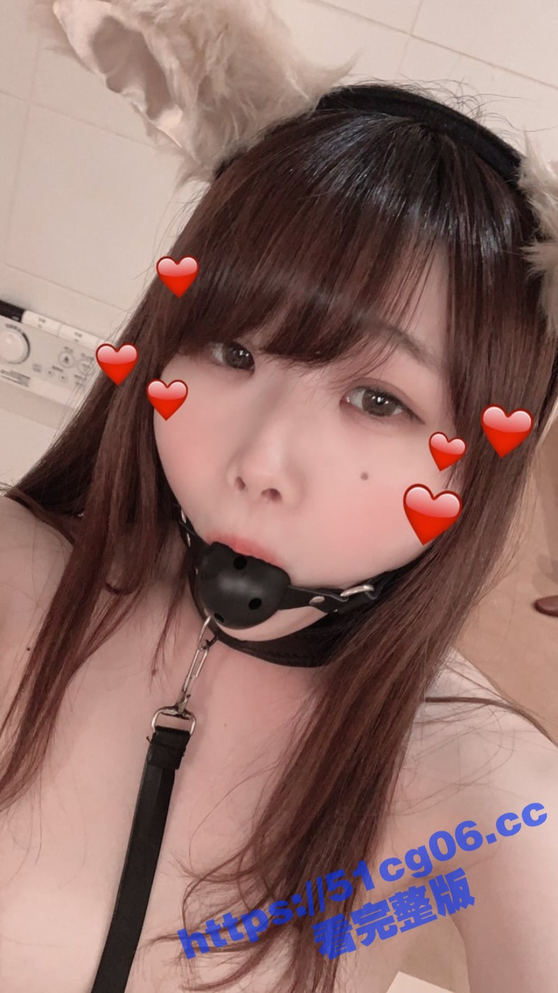 台湾小妹全裸自拍流出！外表清纯 私下超级反差！也算是一个小尤物了！