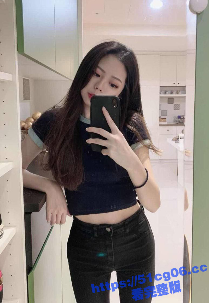 土豪包养的极品学生妹 皮肤白嫩身材完美 翘臀美腿超级诱人 吃鸡一流小穴敏感 这身材真是没谁了