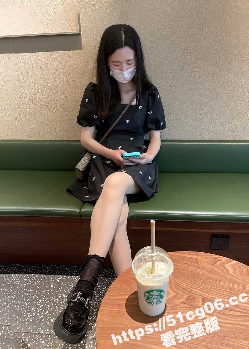 良家淫妻 爱涩梨 黑丝露脸约操精壮小伙 主动沙发女上位扭动一脸陶醉呻吟不停！