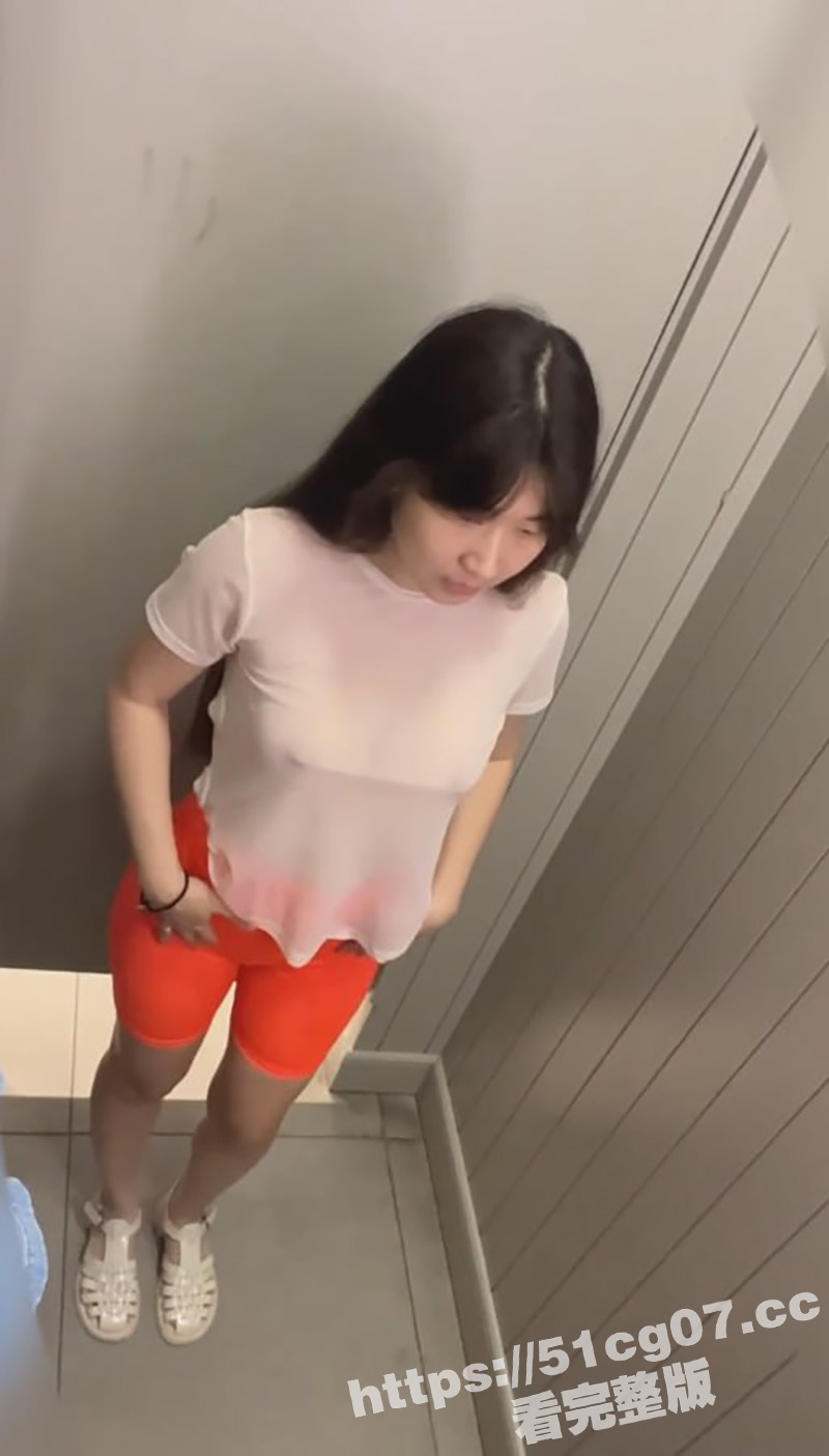 商场试衣间偷拍 性感相关图片