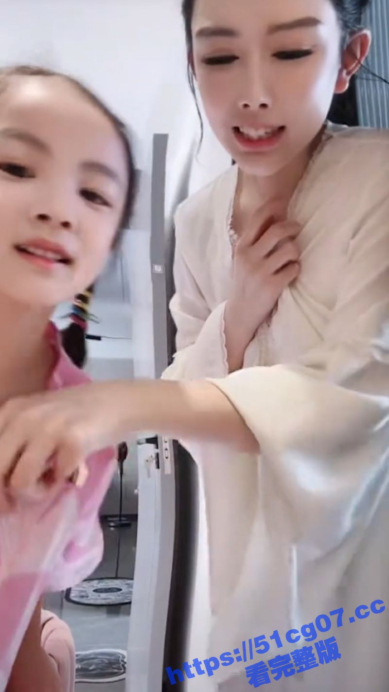 抖音辣妈竟然不穿内衣相关图片