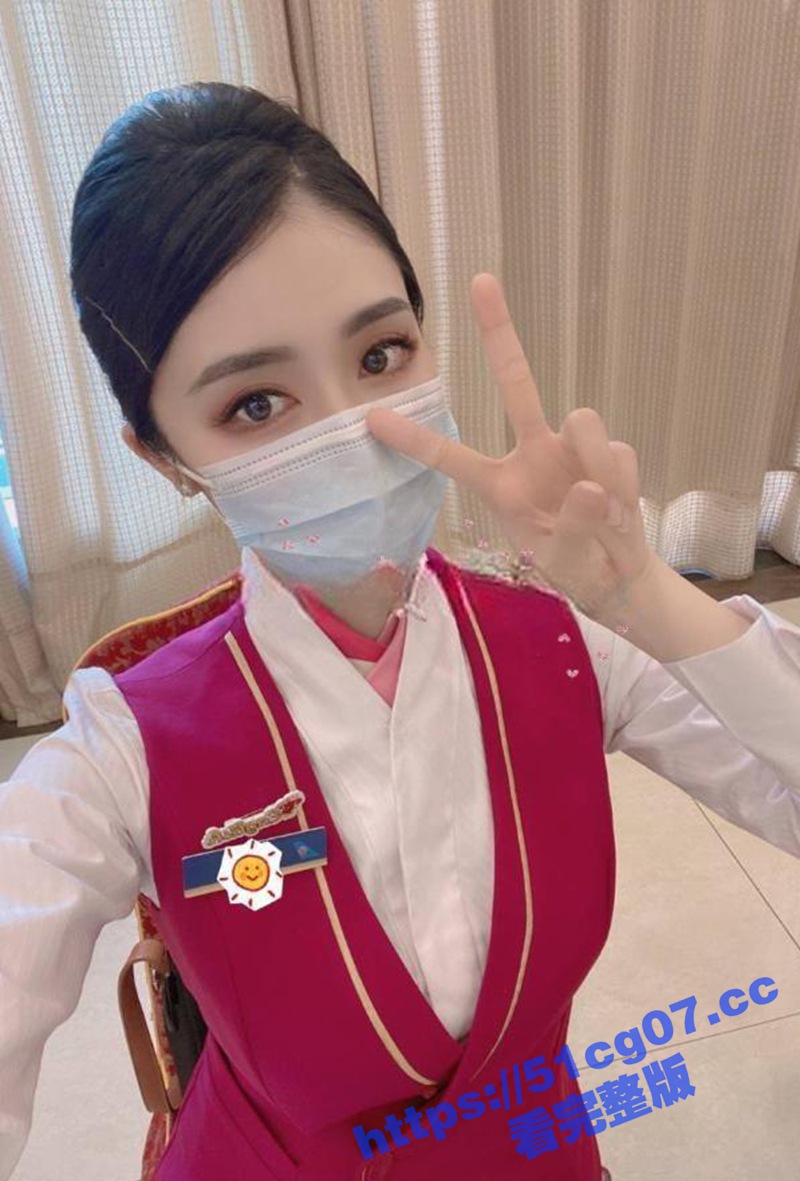 推特反差婊 最骚网红空姐 小雨是个大奶骚空姐 E罩杯挺拔巨乳 超长丝袜美腿 在金主面前只是个精盆