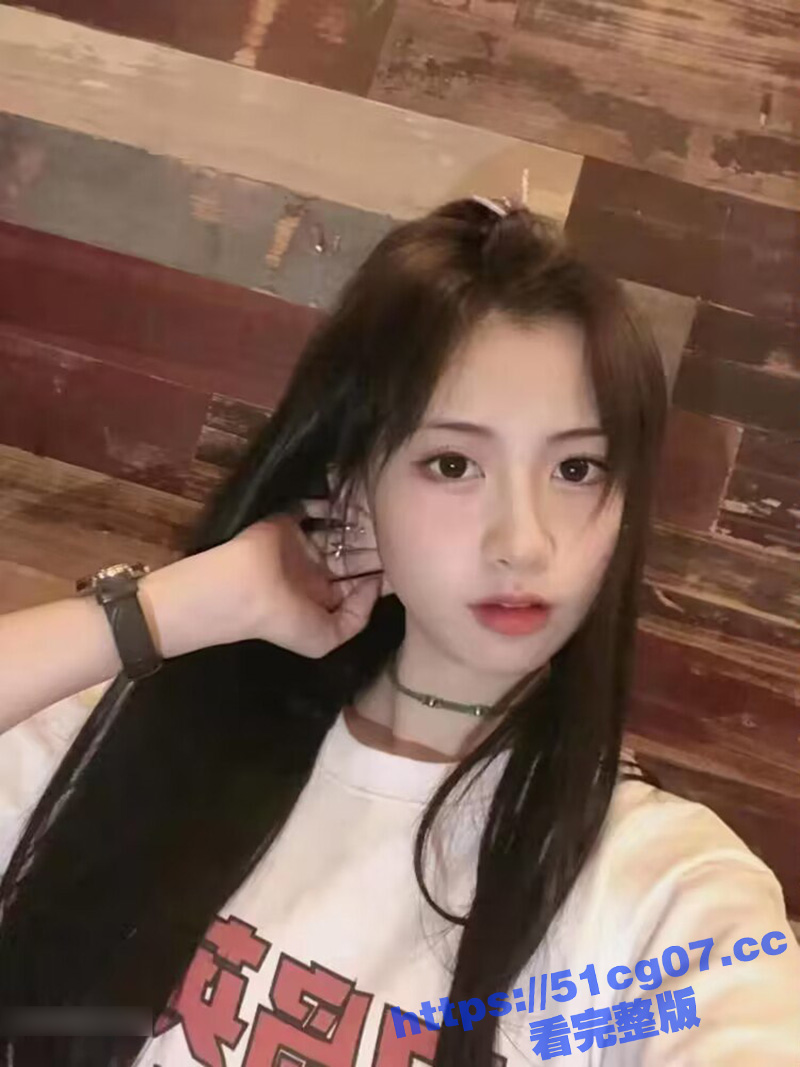 小红书约炮 云南财经大学大二学妹 超高颜值的清纯美女 被大屌疯狂抽插 爽的在床上不停扭动嚎叫