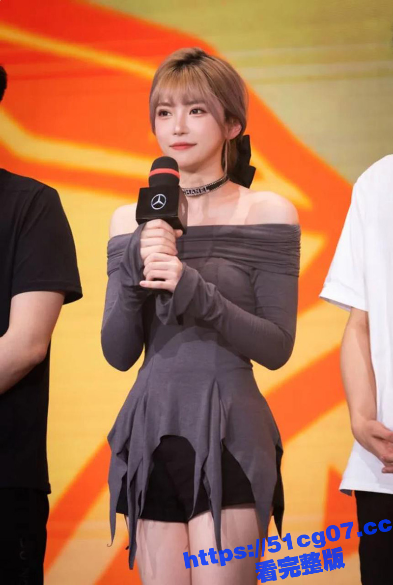 网红女神周淑怡直播 相关图片