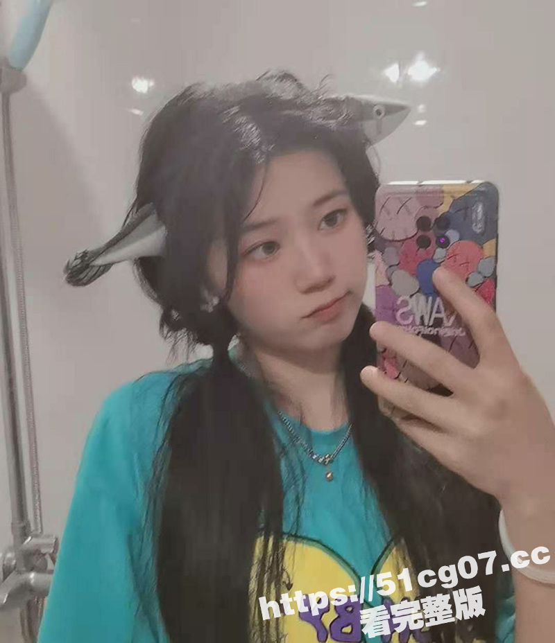 单位新来的实习护士 奶子超大的极品美女 私下骚的不得了 还被院长在值班室操过呢