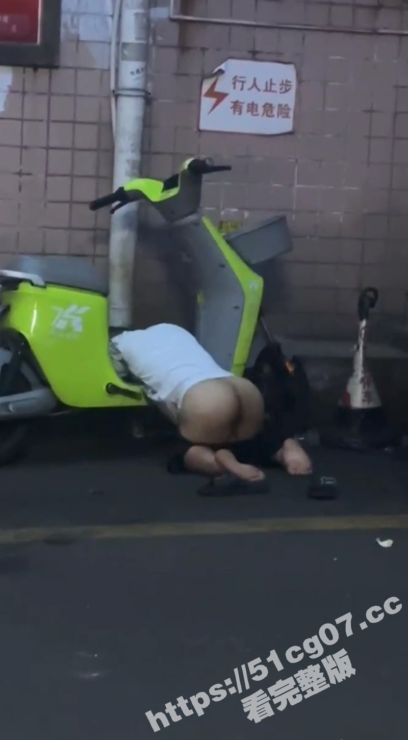 集美醉酒捡尸合集！撒泼哭闹 露逼露腚露奶 大小便失禁 一个比一个疯狂 女神形象尽毁啊