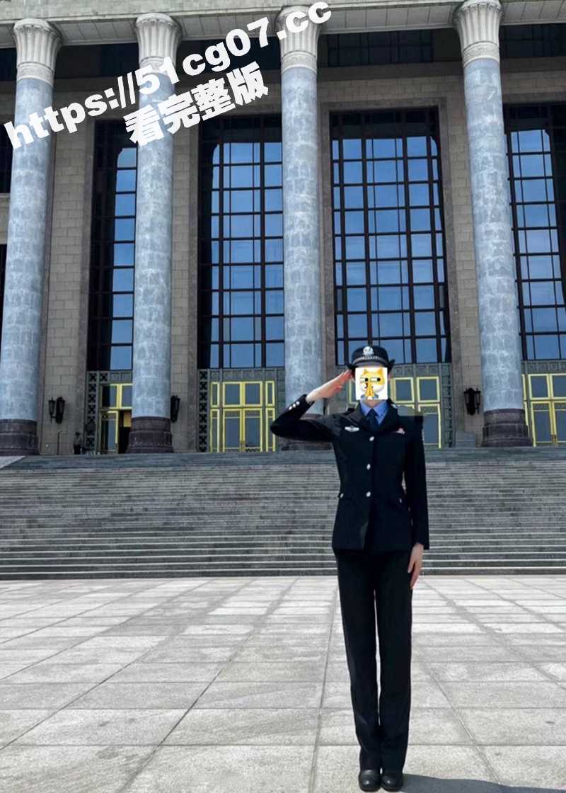 推特福利姬 李李eleven 私下居然是90后政法女警花 操穿警服拿手铐的美女警花超级有征服感！