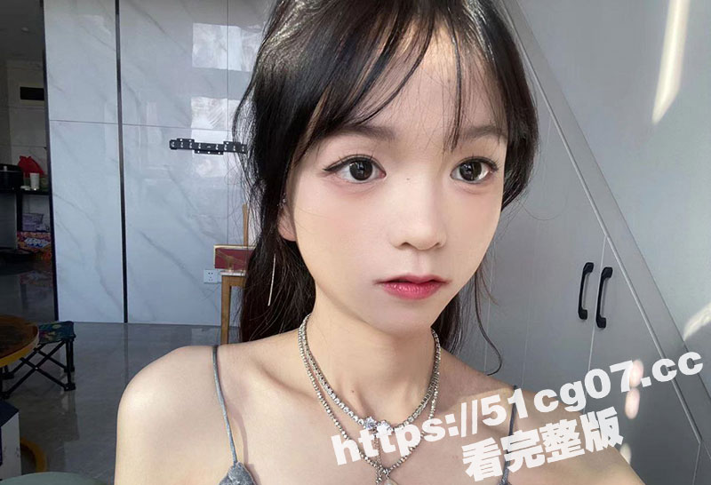 深圳光明区反差母狗 胡然 萝莉的外表 实则内心风骚淫荡至极 童颜的魅惑 没有人可以抗拒！