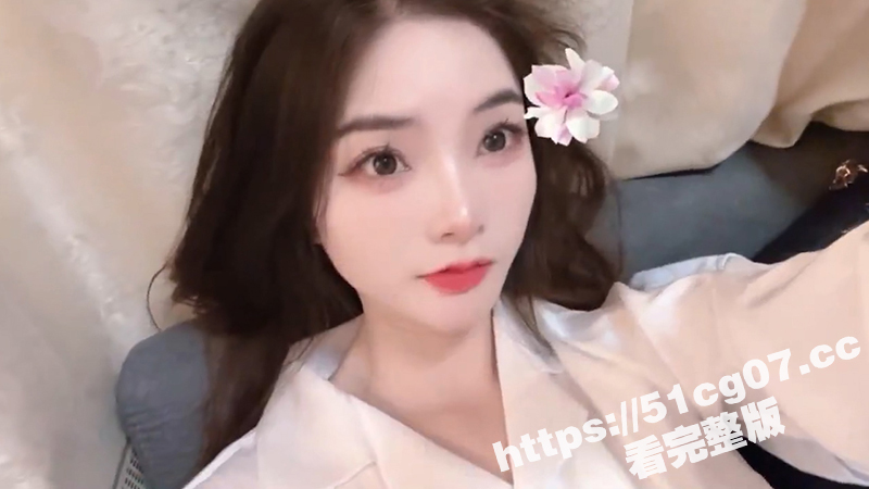 福州高颜值大奶美女性爱私拍 黑丝、乳交、口活、啪啪、被抓着一对大奶使劲抽插太爽了！