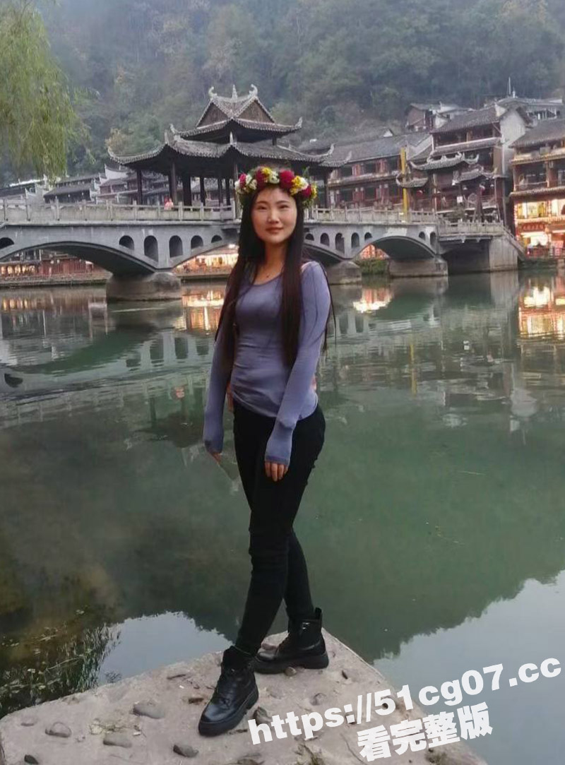 河南离异少妇胡彦平 身材很棒的骚逼 全裸勾引网友 据说性瘾很大 前任是被榨干了才离的吧