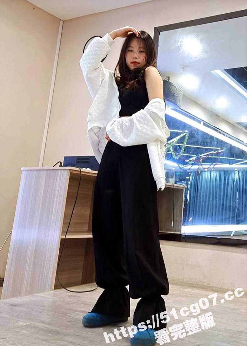 艺校舞蹈系小嫩妹宿舍相关图片