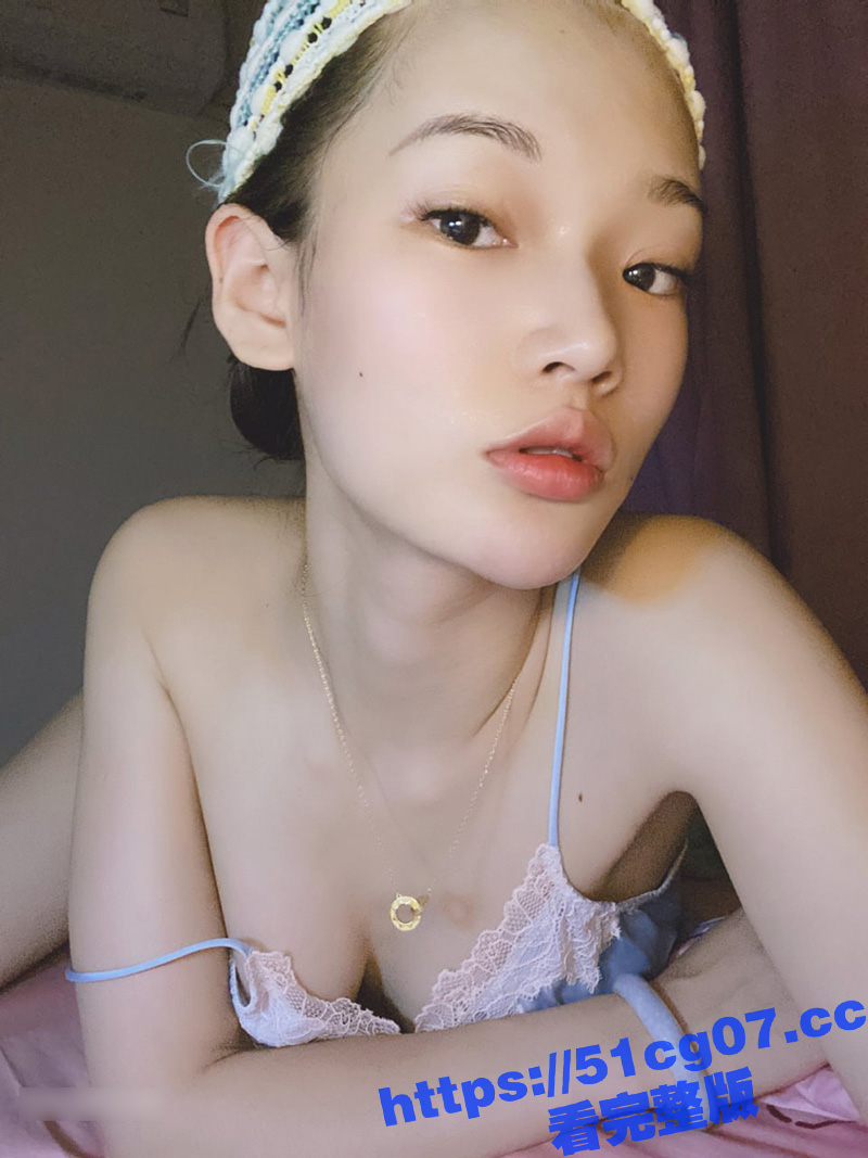 大一新生群认识的极品美女 颜值身材堪称一流 妥妥的女神级美女 开学第一天直接拿下 吃鸡舔蛋技术一流