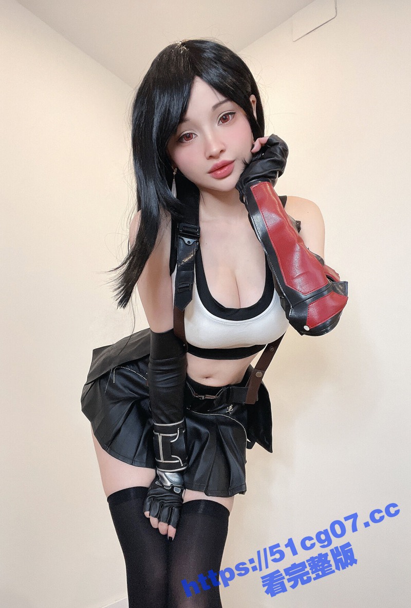 推特知名网红COSER HidoriRose COS最终幻想蒂法 白嫩大奶美少女 饱满白虎馒头穴看得流口水