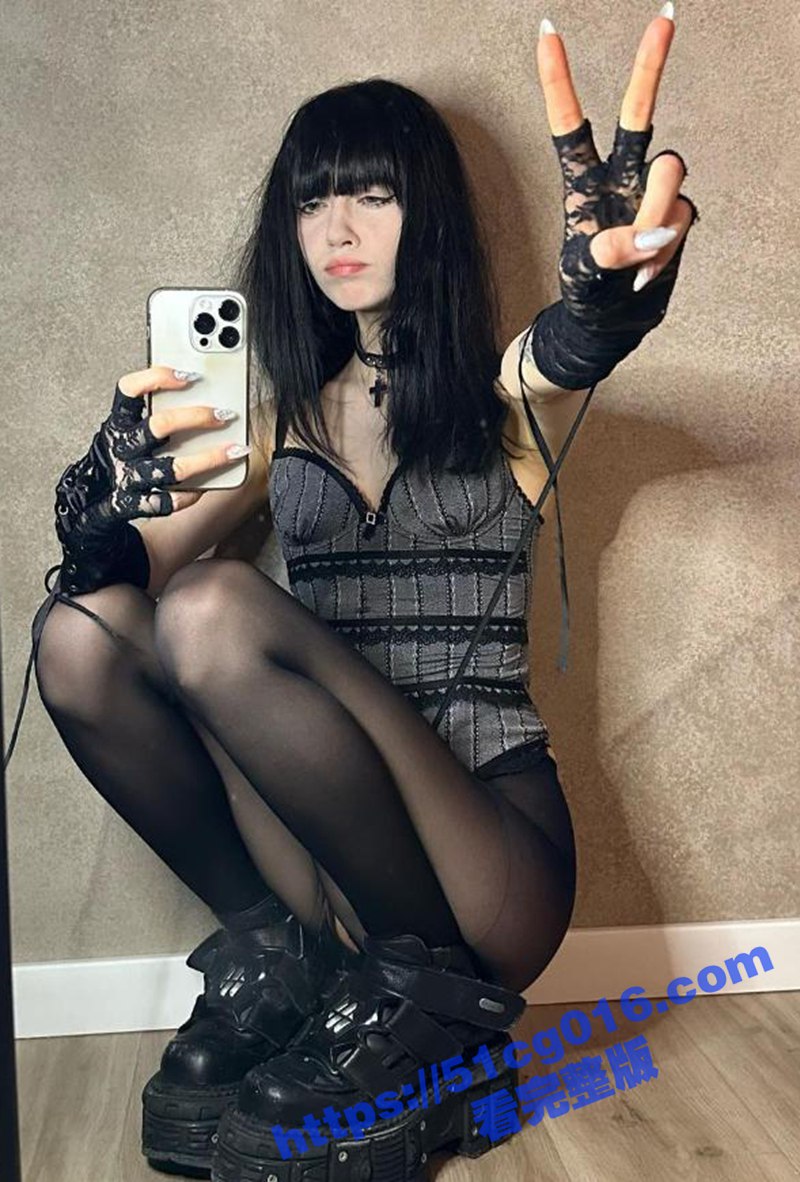 欧美高颜值 筷子腿白瘦幼美少女 yoursmalldoll 骨感美人 道具自慰抽插双穴 炮机狂怼美鲍