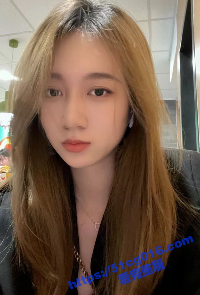 广东佛山顺德悦府地产女销售 穿着黑丝制服 在样板间内被客户后入抽插 原来销冠是这样来的