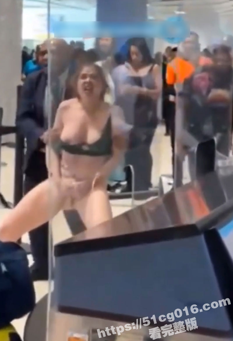 白女全裸大闹亚米加机相关图片
