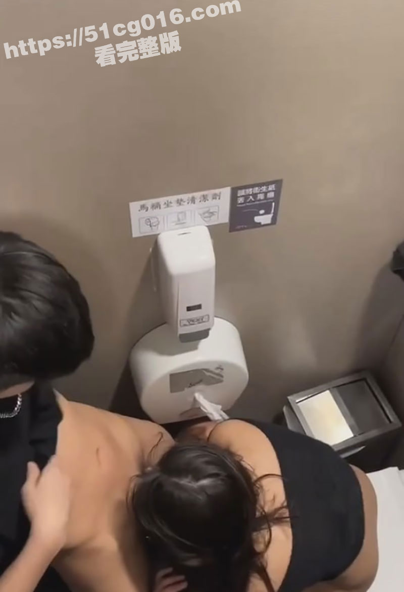 纯情小妹失恋去酒吧买相关图片