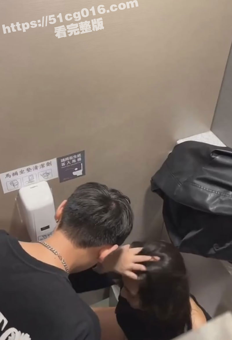 纯情小妹失恋去酒吧买相关图片